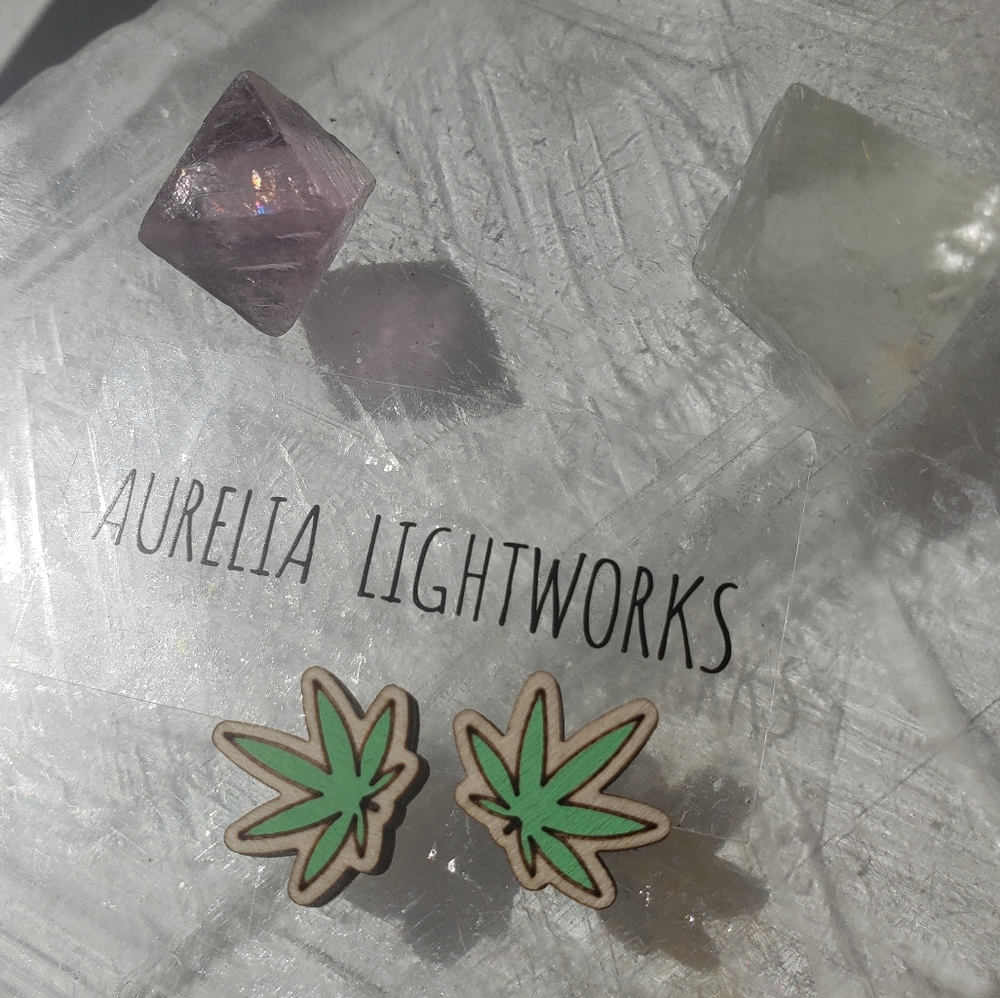 Laser cut cannabis leaf stud earrings - Picture 6 of 8